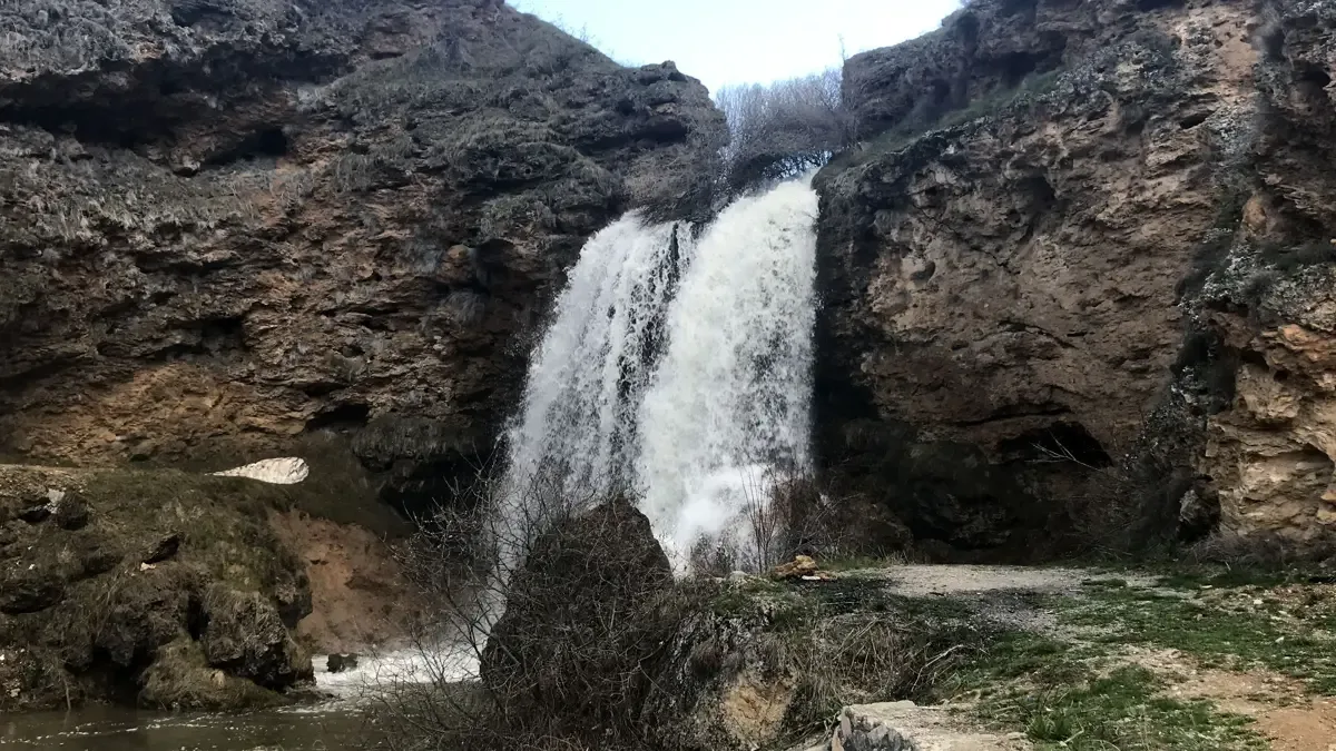Sırakayalar Şelalesi