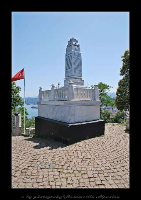 Topal Osman Ağa Anıt Mezarı