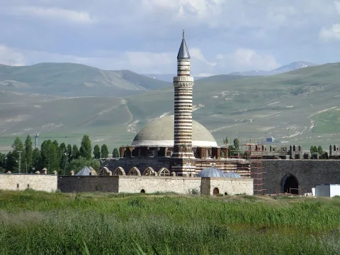 Hüsrev Paşa Camii ve Külliyesi