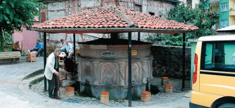 Hacı Hüseyin Camii ve Çeşmesi