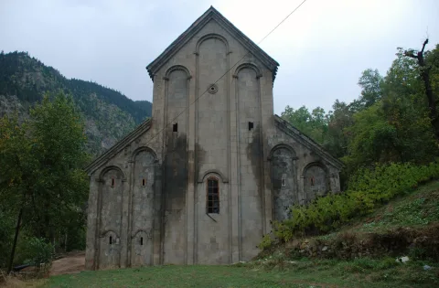 Barhal (Altıparmak) Kilisesi