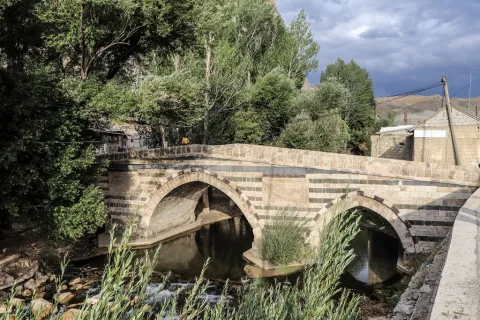 Evliya Bey Köprüsü (Hoşap Köprüsü)
