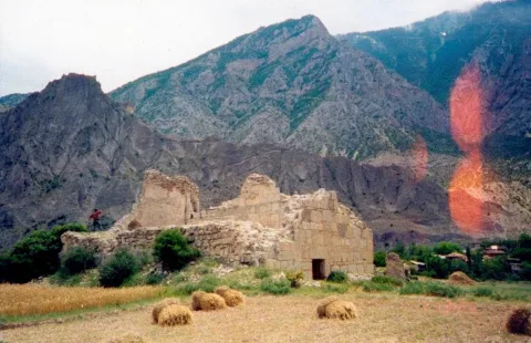Esbeki Manastır Kompleksi ve Kalesi