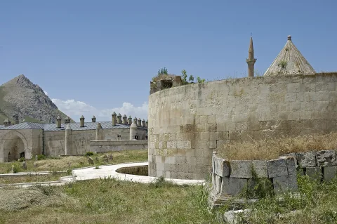 Mama Hatun Türbesi