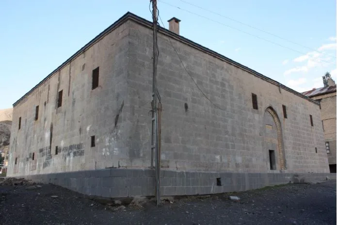 Hakkari'deki taş Meydan Medresesi binası