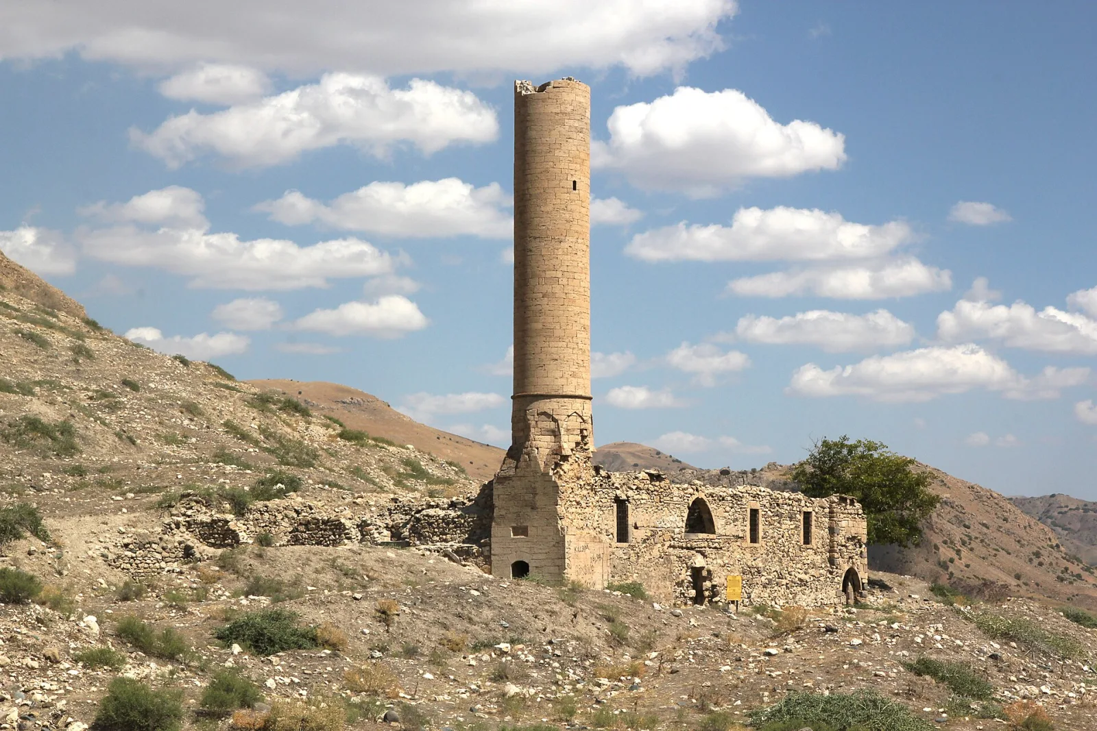 Eski Palu'daki Ulu Cami kalıntıları ve minaresi